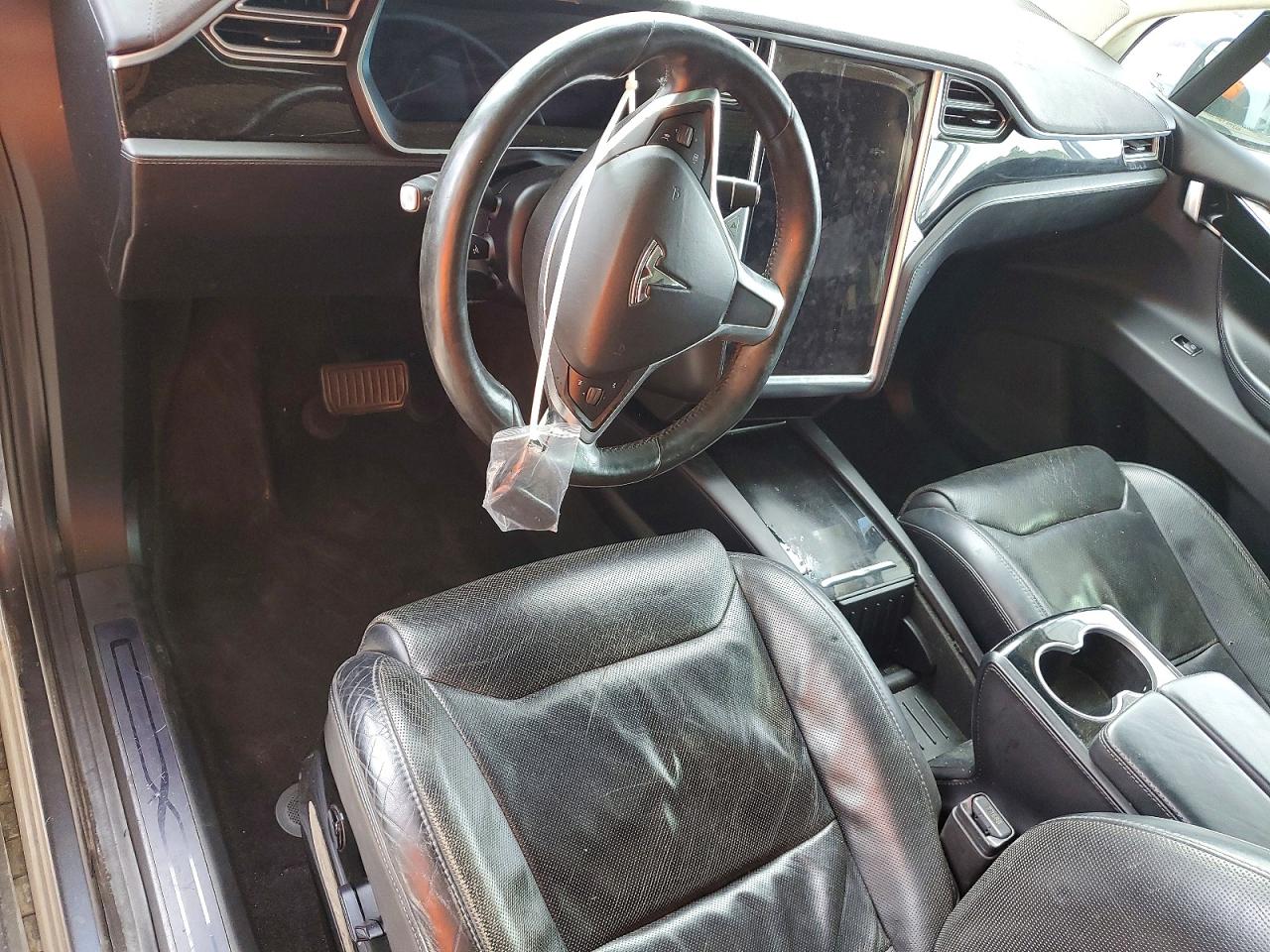 5YJXCAE25GF011951 · 2016 TESLA MODEL X · 8/12