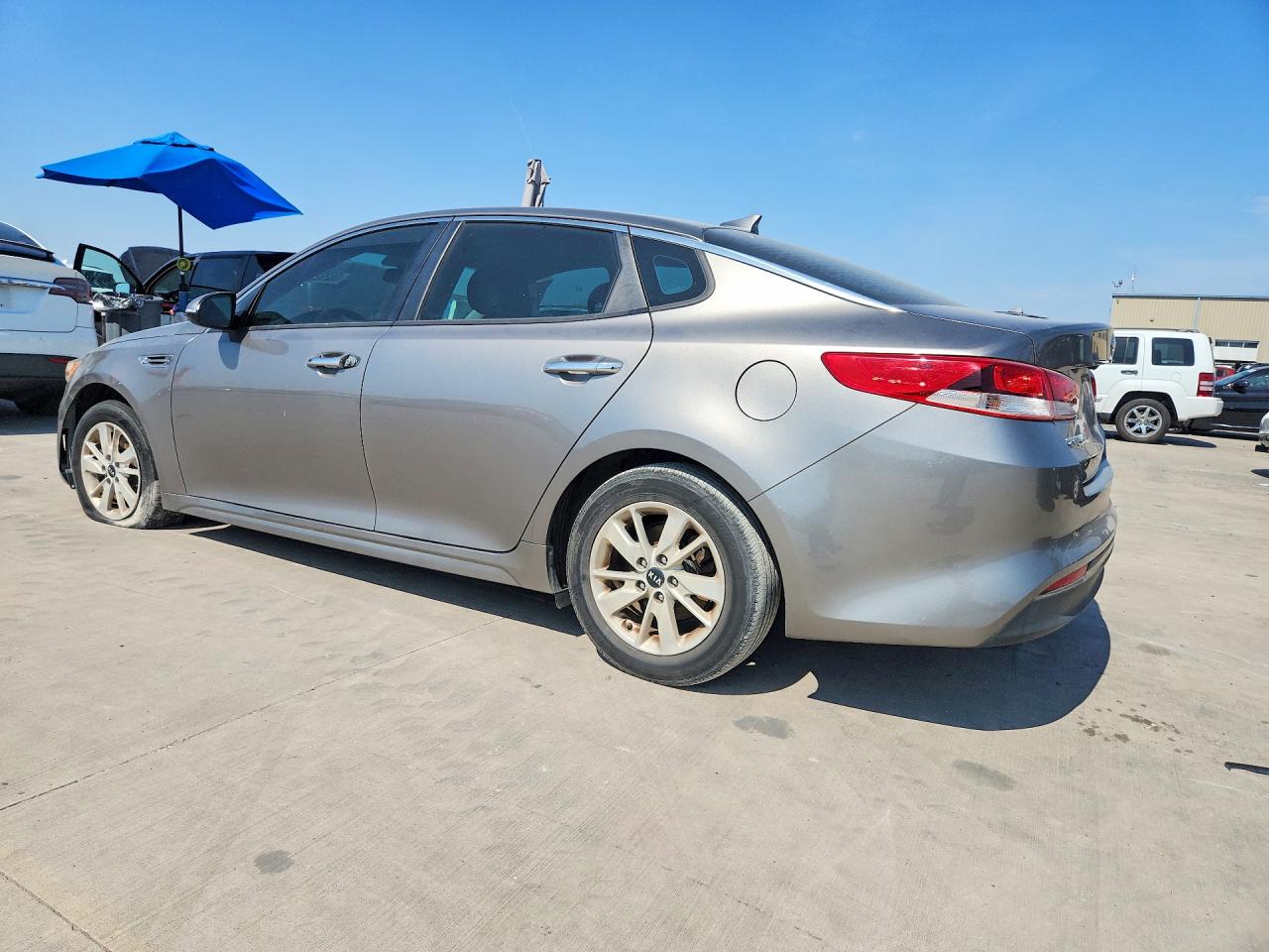 5XXGT4L36JG187621 · 2018 KIA OPTIMA · 2/12