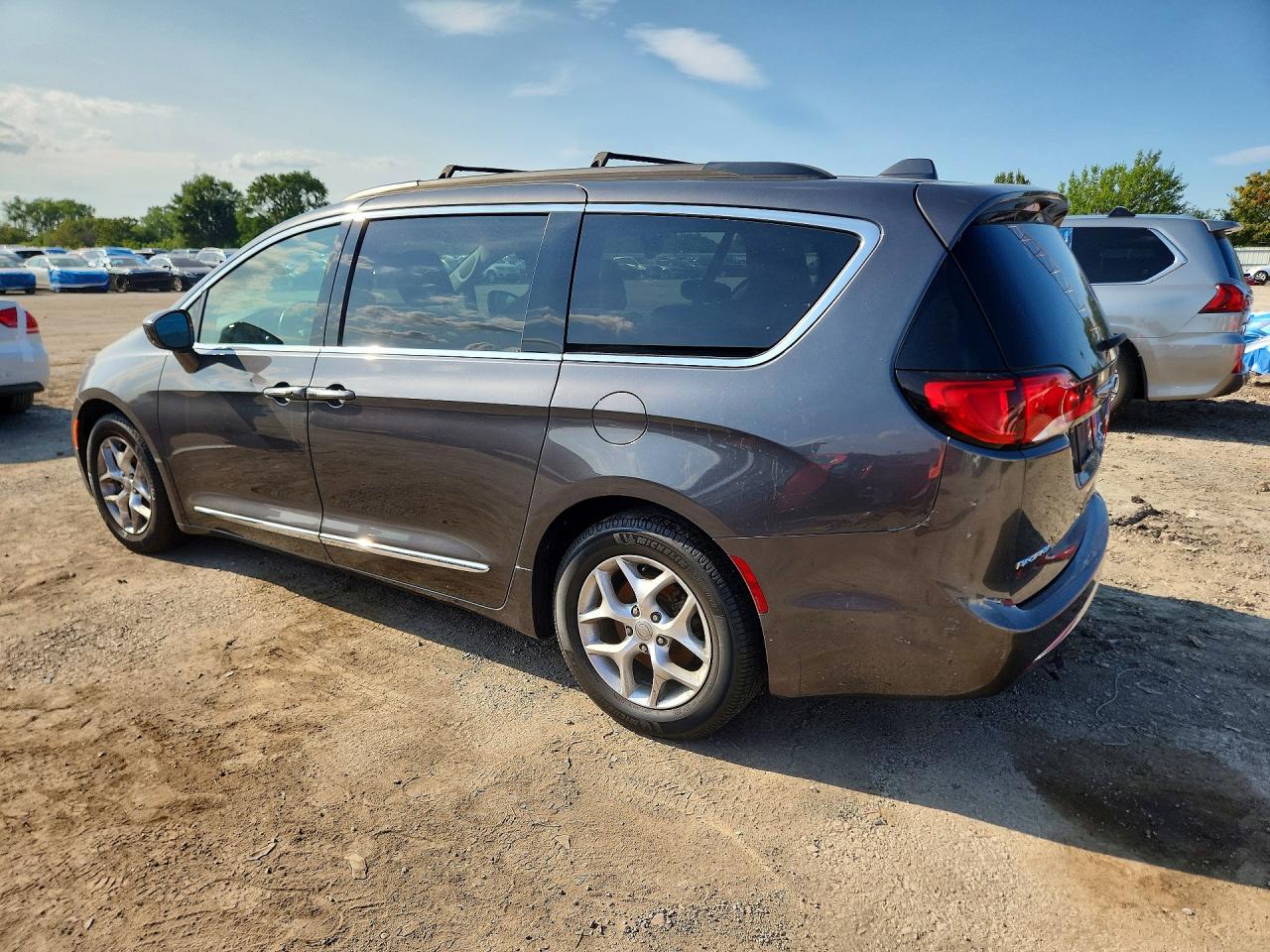 2C4RC1BG6HR846469 · 2017 CHRYSLER PACIFICA · 2/13