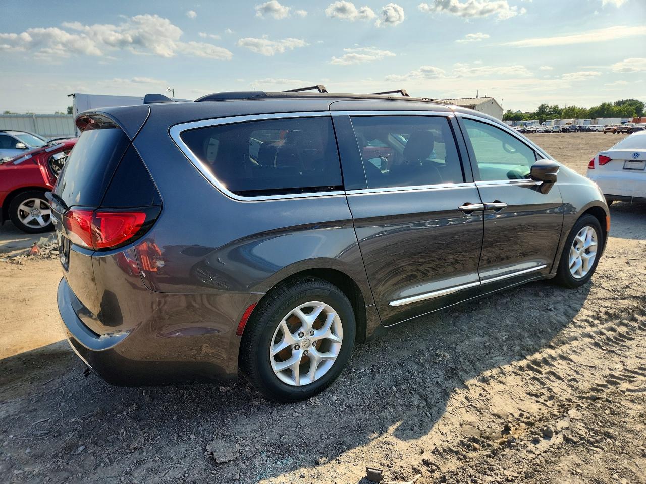 2C4RC1BG6HR846469 · 2017 CHRYSLER PACIFICA · 3/13