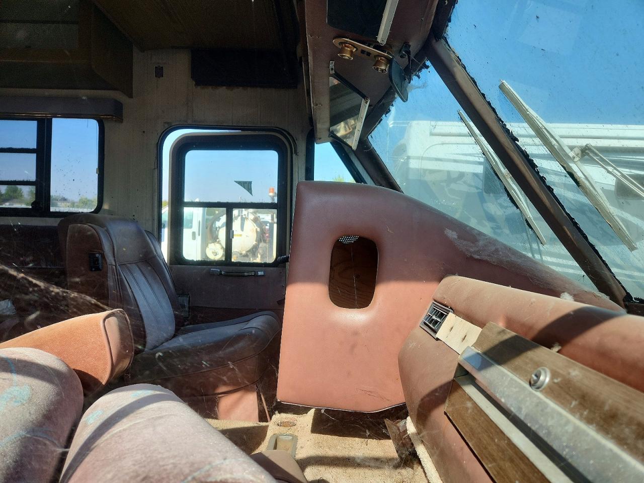 17N530124GW001857 · 1986 JOHN DEERE UNKNOWN · 8/10