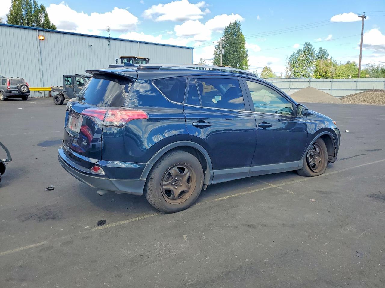 JTMBFREV2JD251340 · 2018 TOYOTA RAV4 · 3/12