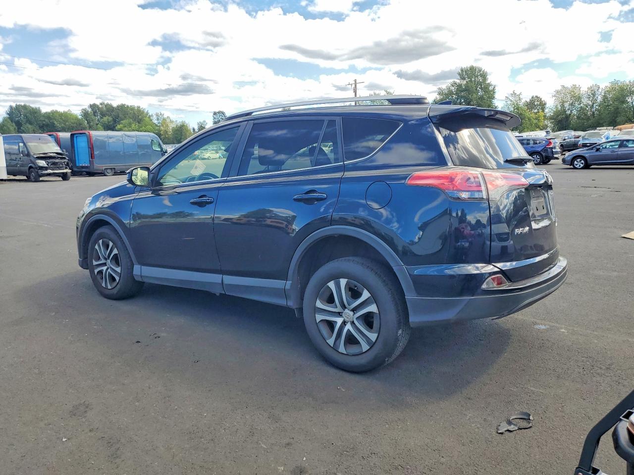 JTMBFREV2JD251340 · 2018 TOYOTA RAV4 · 2/12
