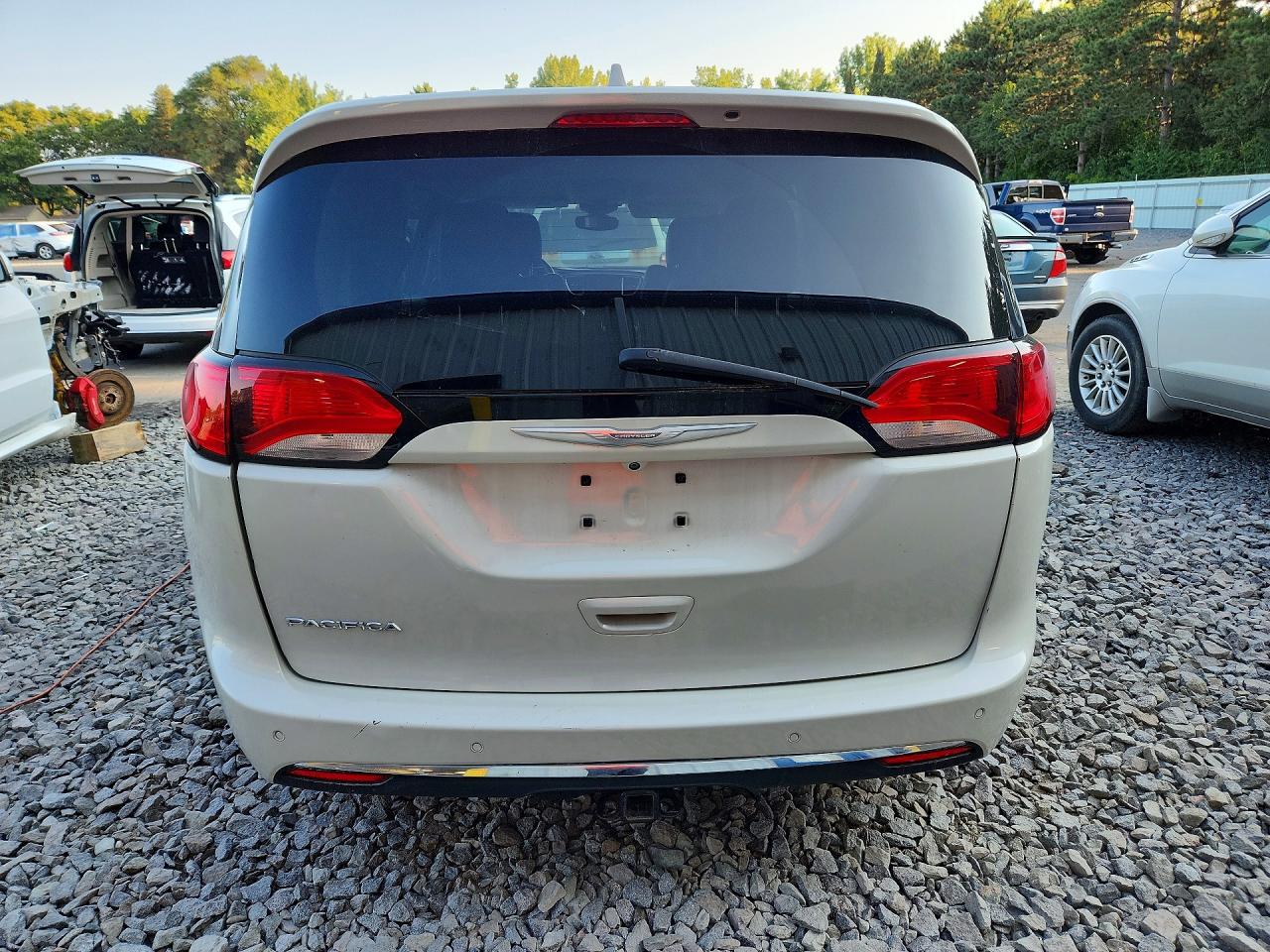 2C4RC1EGXHR622665 · 2017 CHRYSLER PACIFICA · 6/14