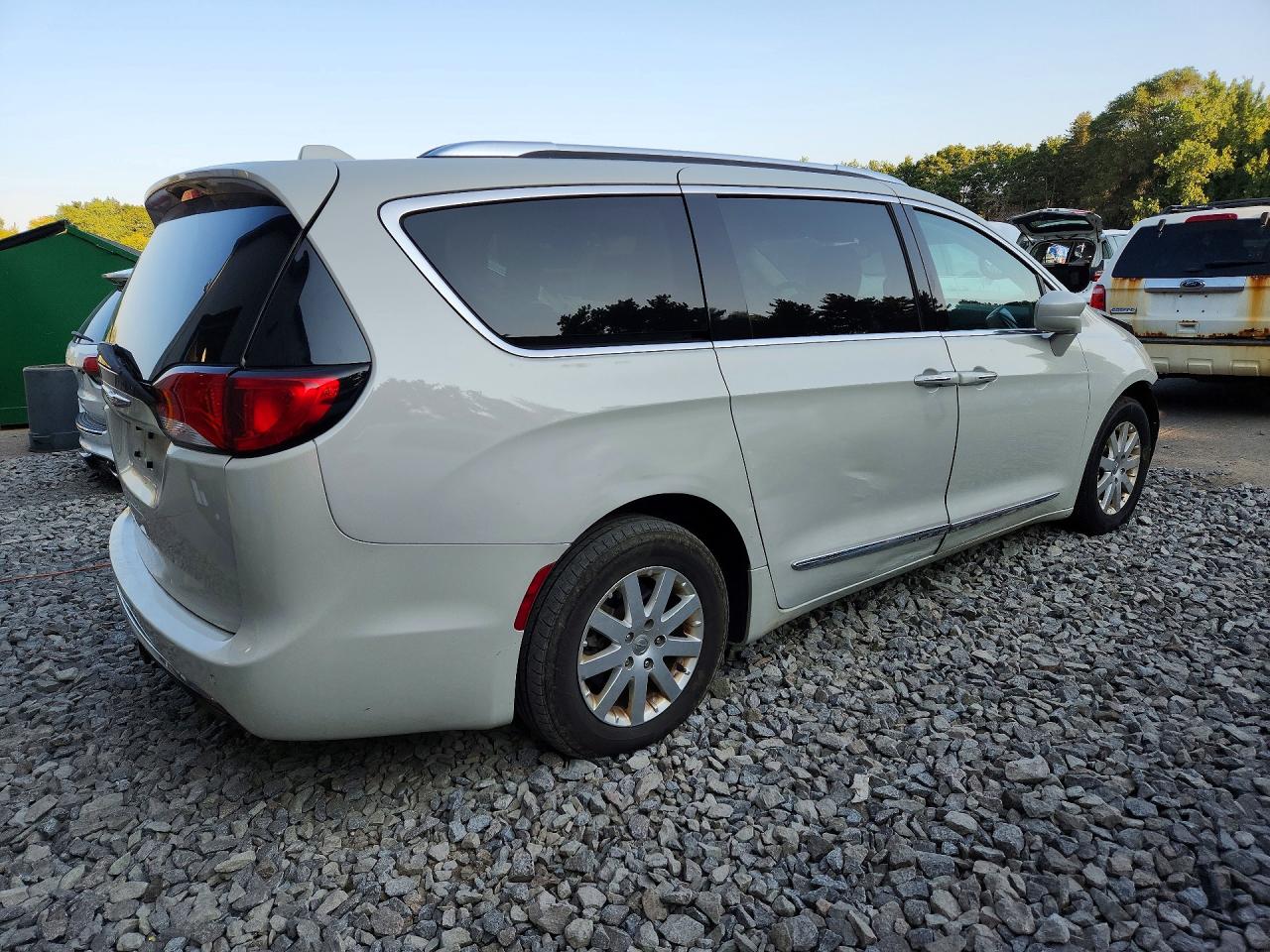 2C4RC1EGXHR622665 · 2017 CHRYSLER PACIFICA · 3/14