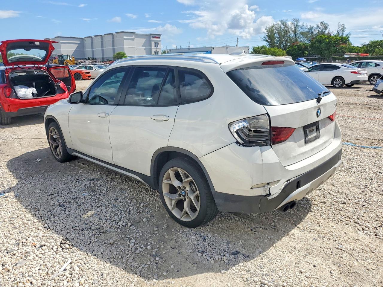 WBAVL1C53FVY24884 · 2015 BMW X1 · 2/13