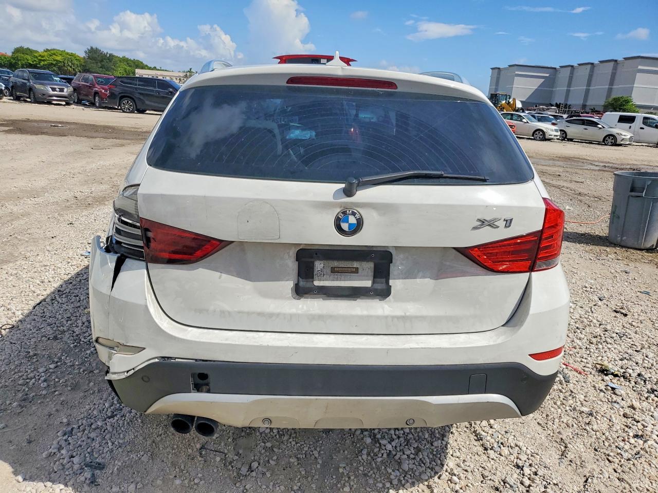WBAVL1C53FVY24884 · 2015 BMW X1 · 6/13