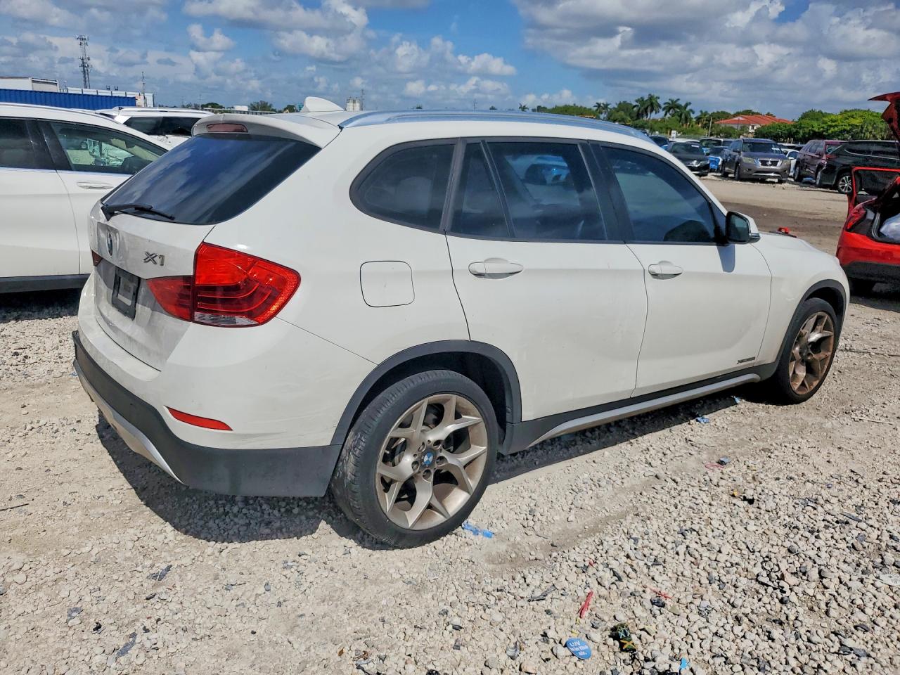 WBAVL1C53FVY24884 · 2015 BMW X1 · 3/13