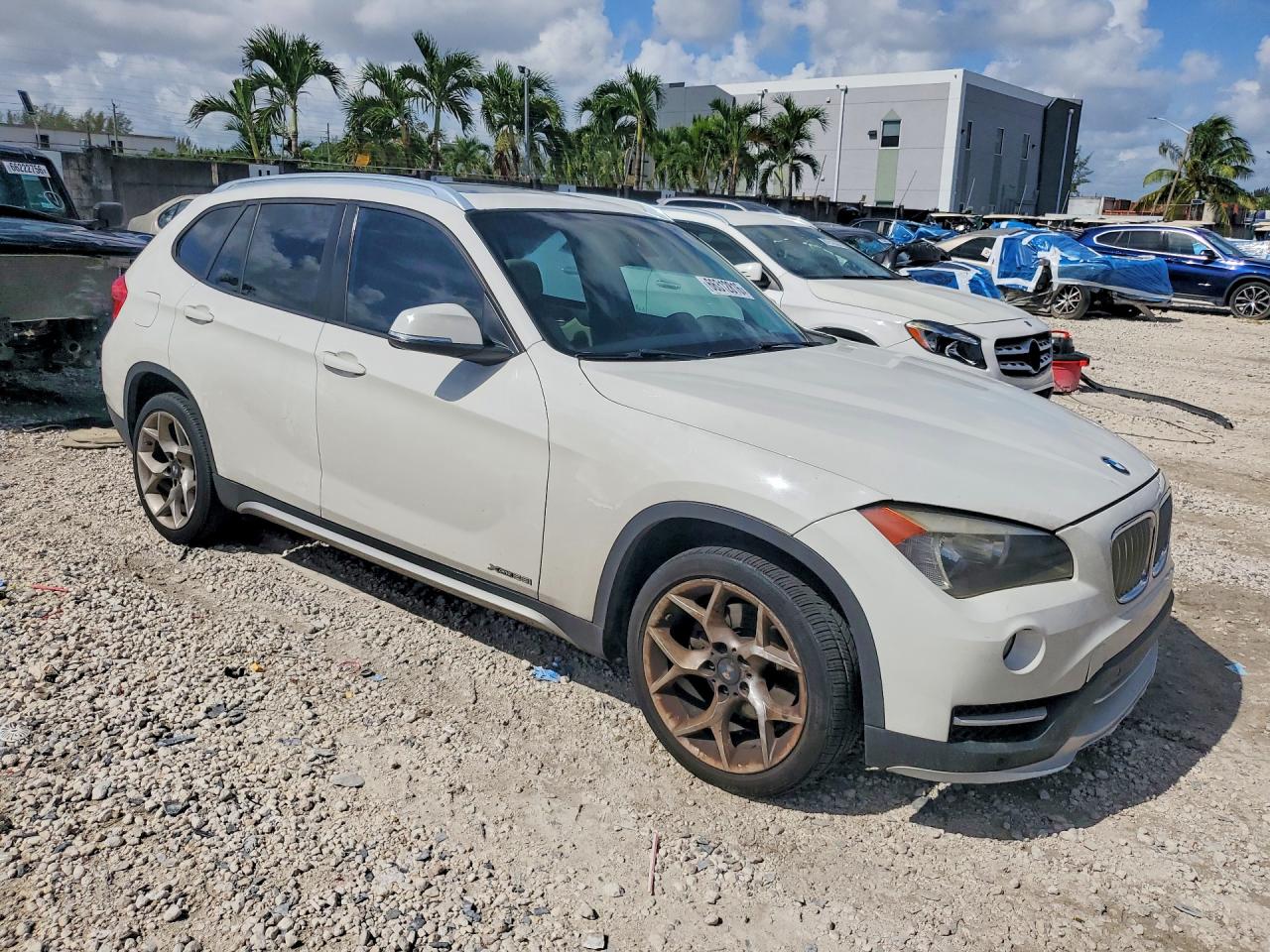 WBAVL1C53FVY24884 · 2015 BMW X1 · 4/13