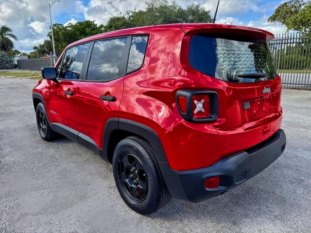 ZACNJAAB2LPL15502 · 2020 JEEP RENEGADE · 2/15