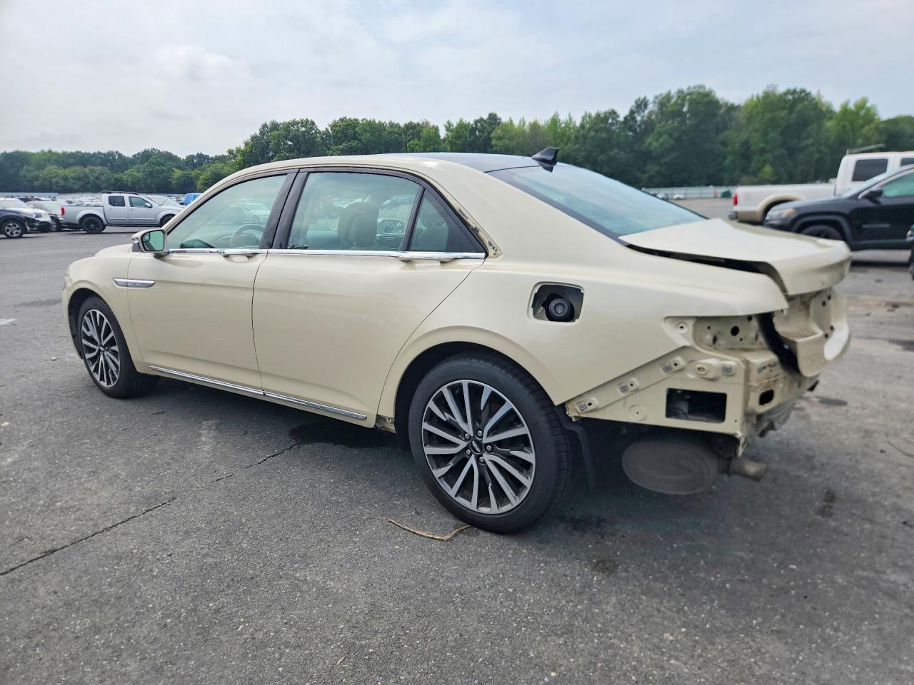 1LN6L9SK9J5601072 · 2018 LINCOLN CONTINENTAL · 2/12
