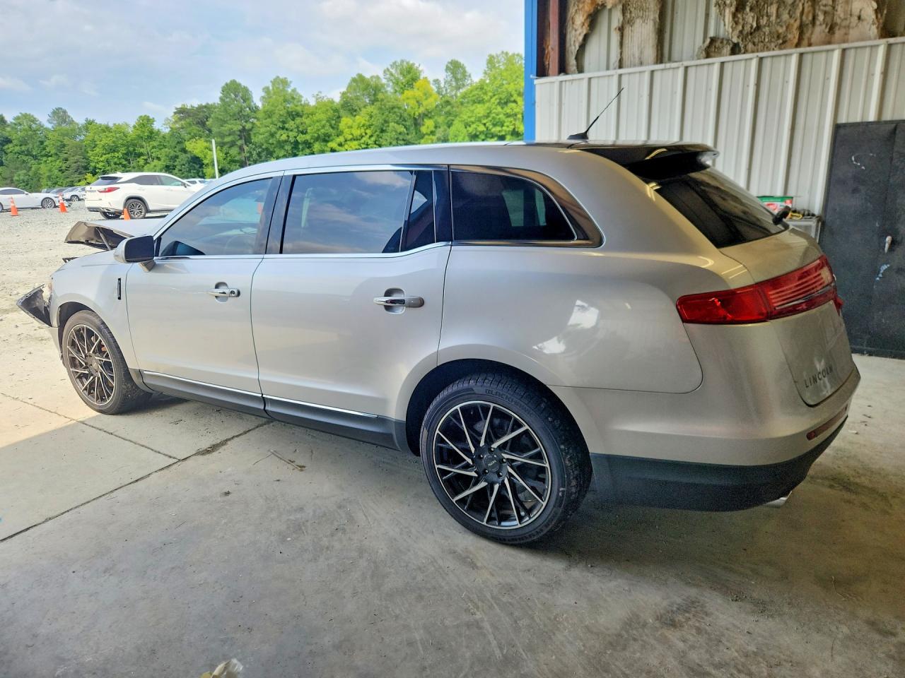 2LMHJ5ATXEBL52708 · 2014 LINCOLN MKT · 2/13