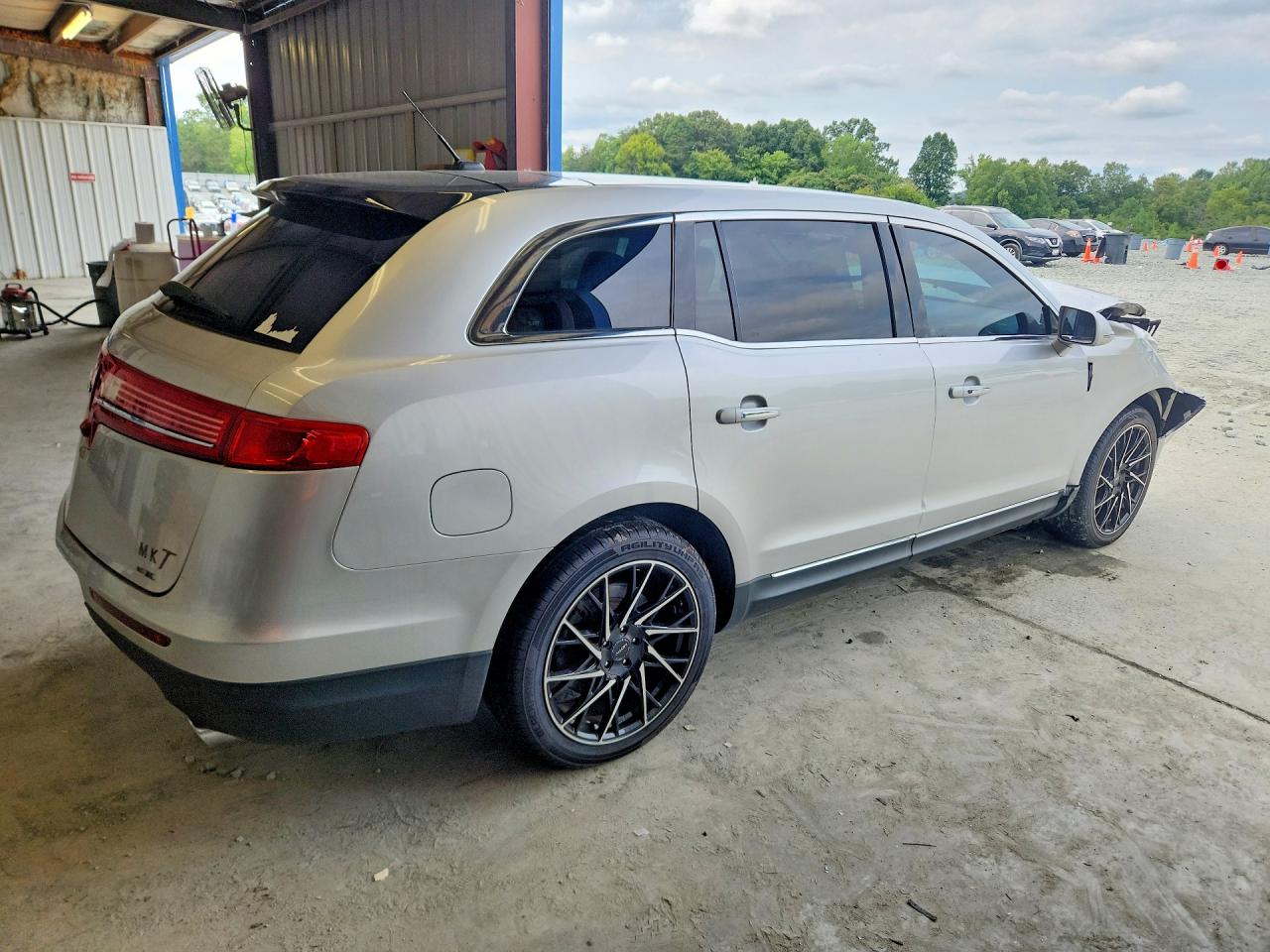 2LMHJ5ATXEBL52708 · 2014 LINCOLN MKT · 3/13
