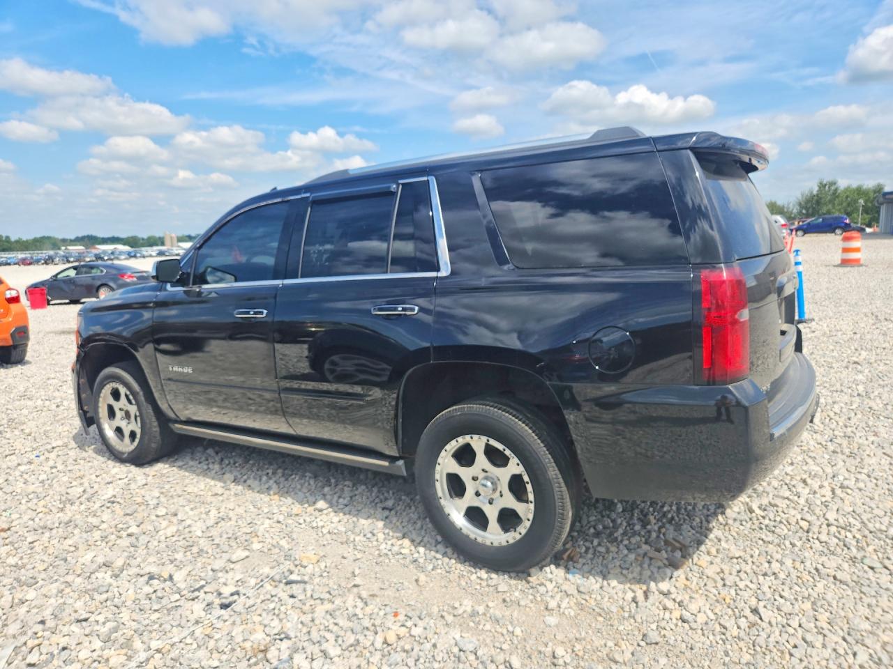 1GNSKCKC1JR103475 · 2018 CHEVROLET TAHOE · 2/13
