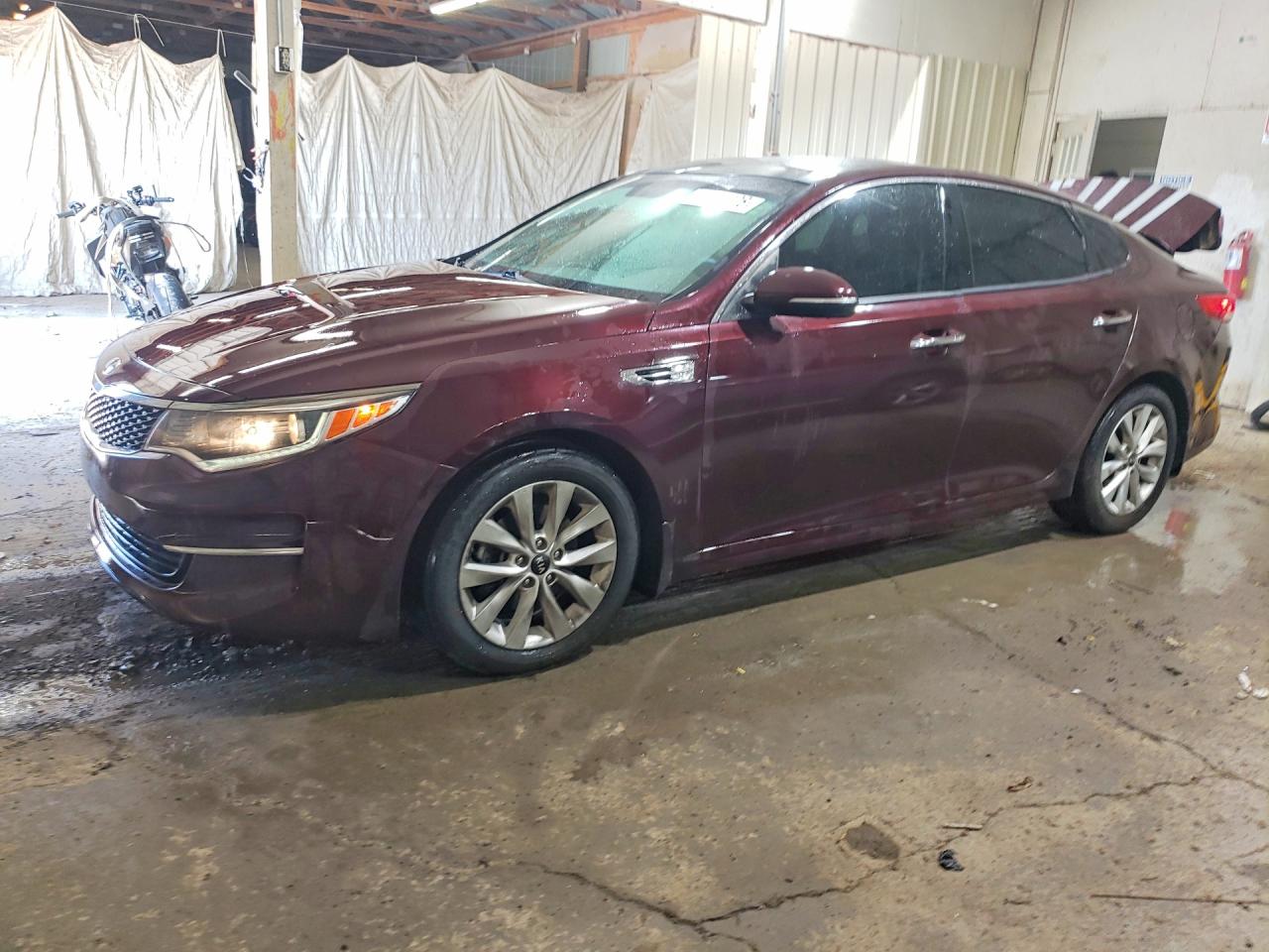 5XXGU4L37JG271122 · 2018 KIA OPTIMA