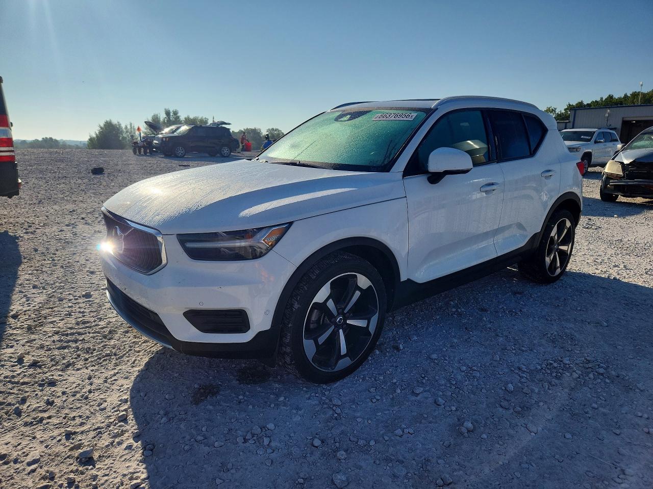YV4162UK4K2111942 · 2019 VOLVO XC40