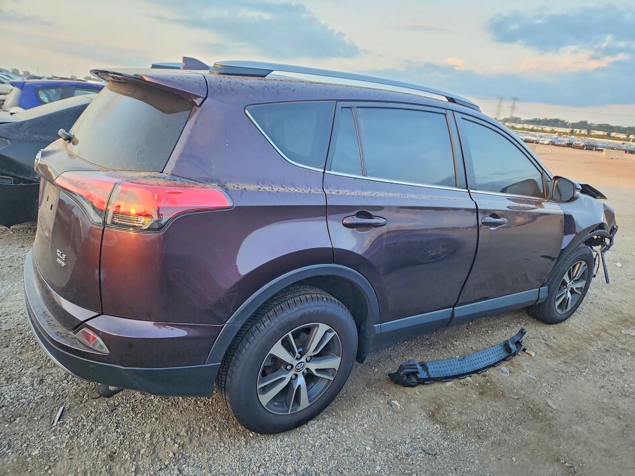2T3RFREV0HW689253 · 2017 TOYOTA RAV4 · 3/13