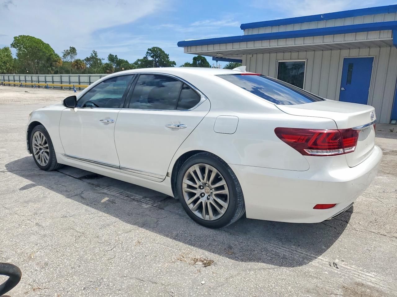 JTHBL5EF7G5141623 · 2016 LEXUS LS · 2/12