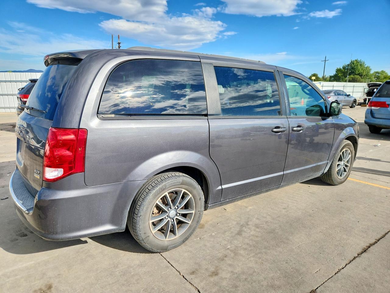2C4RDGEG5KR521265 · 2019 DODGE GRAND CARAVAN · 3/13
