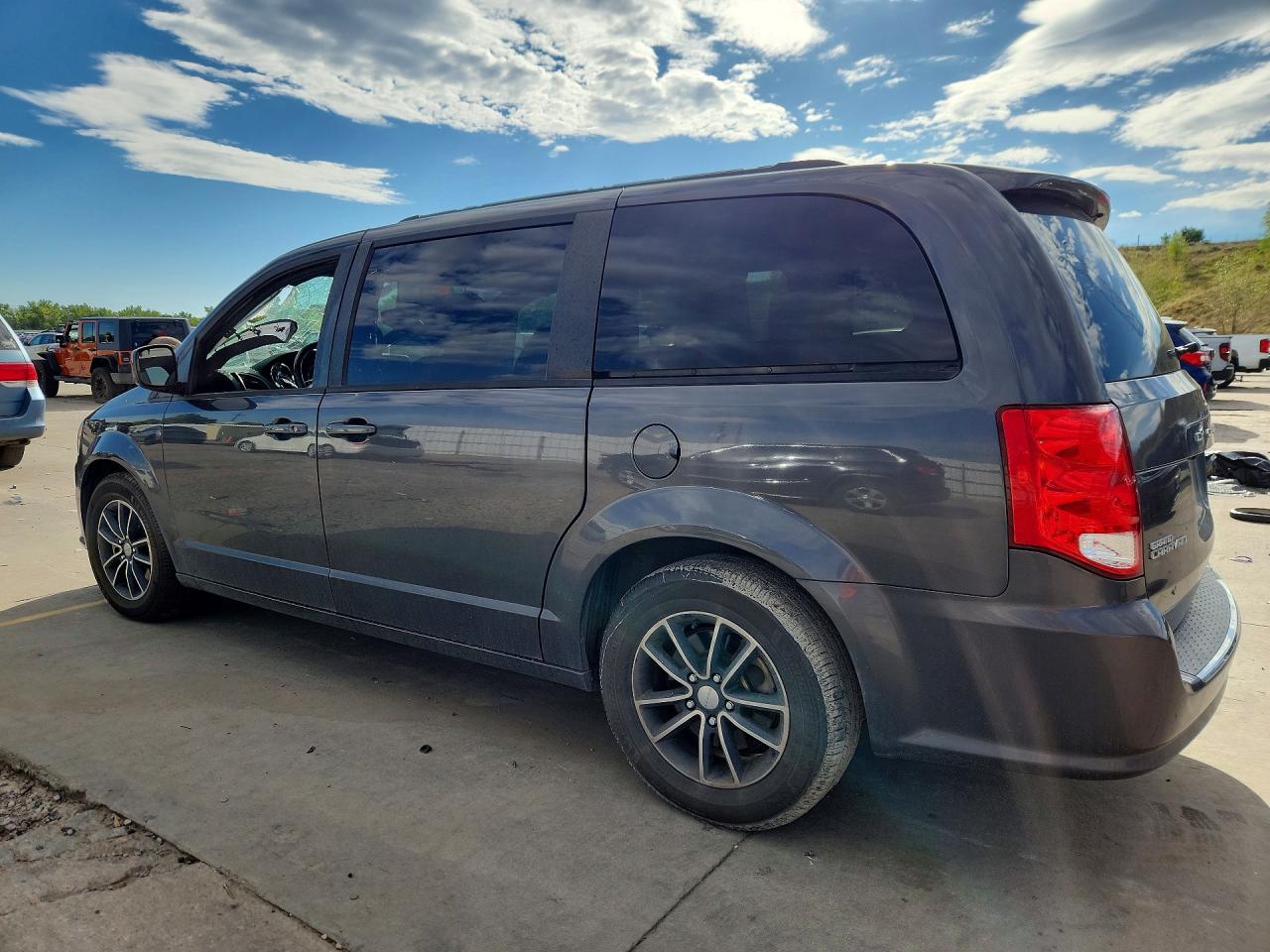 2C4RDGEG5KR521265 · 2019 DODGE GRAND CARAVAN · 2/13