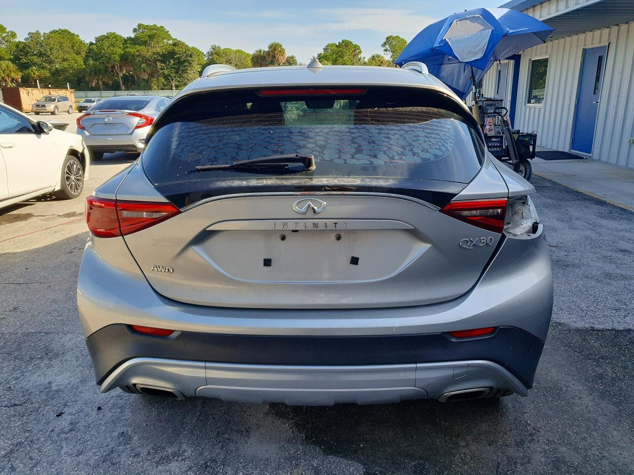 SJKCH5CR0HA033547 · 2017 INFINITI QX30 · 6/14