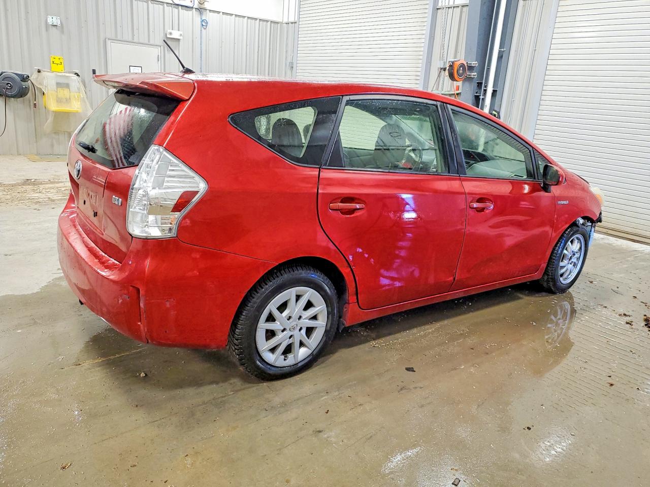 JTDZN3EU8C3116054 · 2012 TOYOTA PRIUS V · 3/13