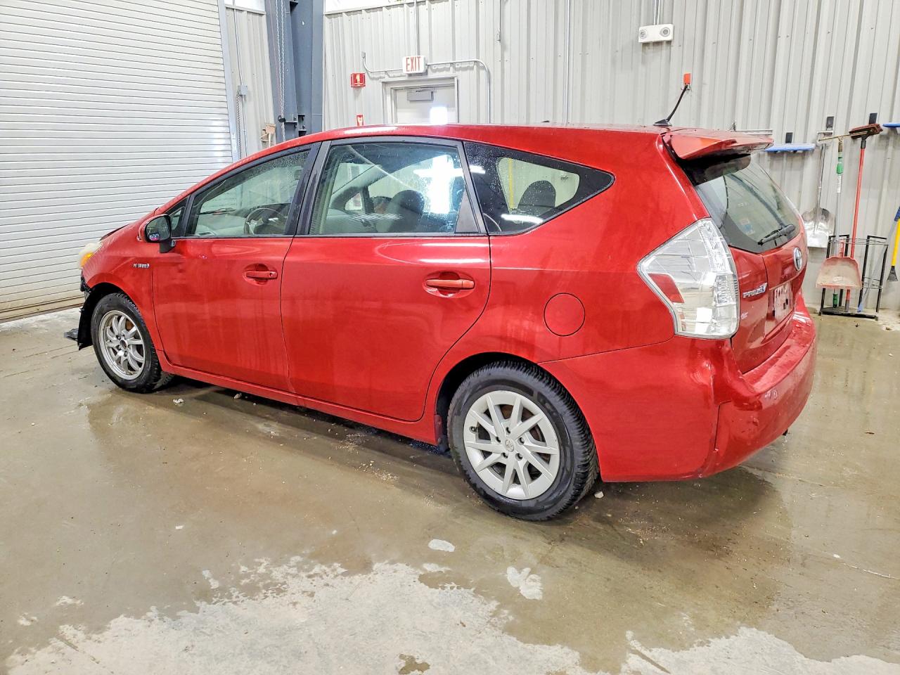 JTDZN3EU8C3116054 · 2012 TOYOTA PRIUS V · 2/13