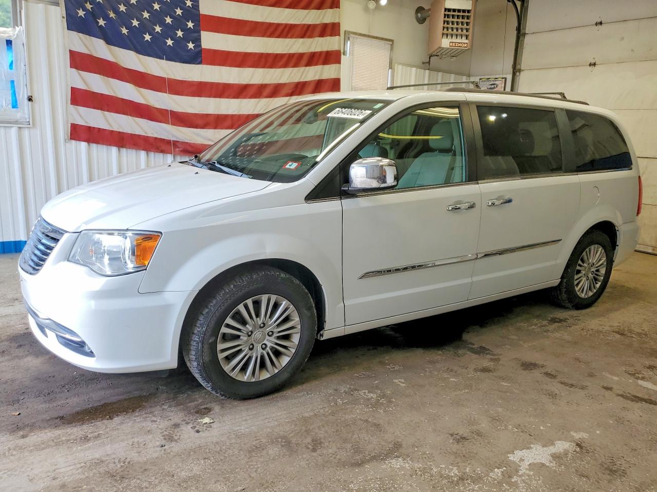 2C4RC1CG2FR699059 · 2015 CHRYSLER TOWN & COUNTRY