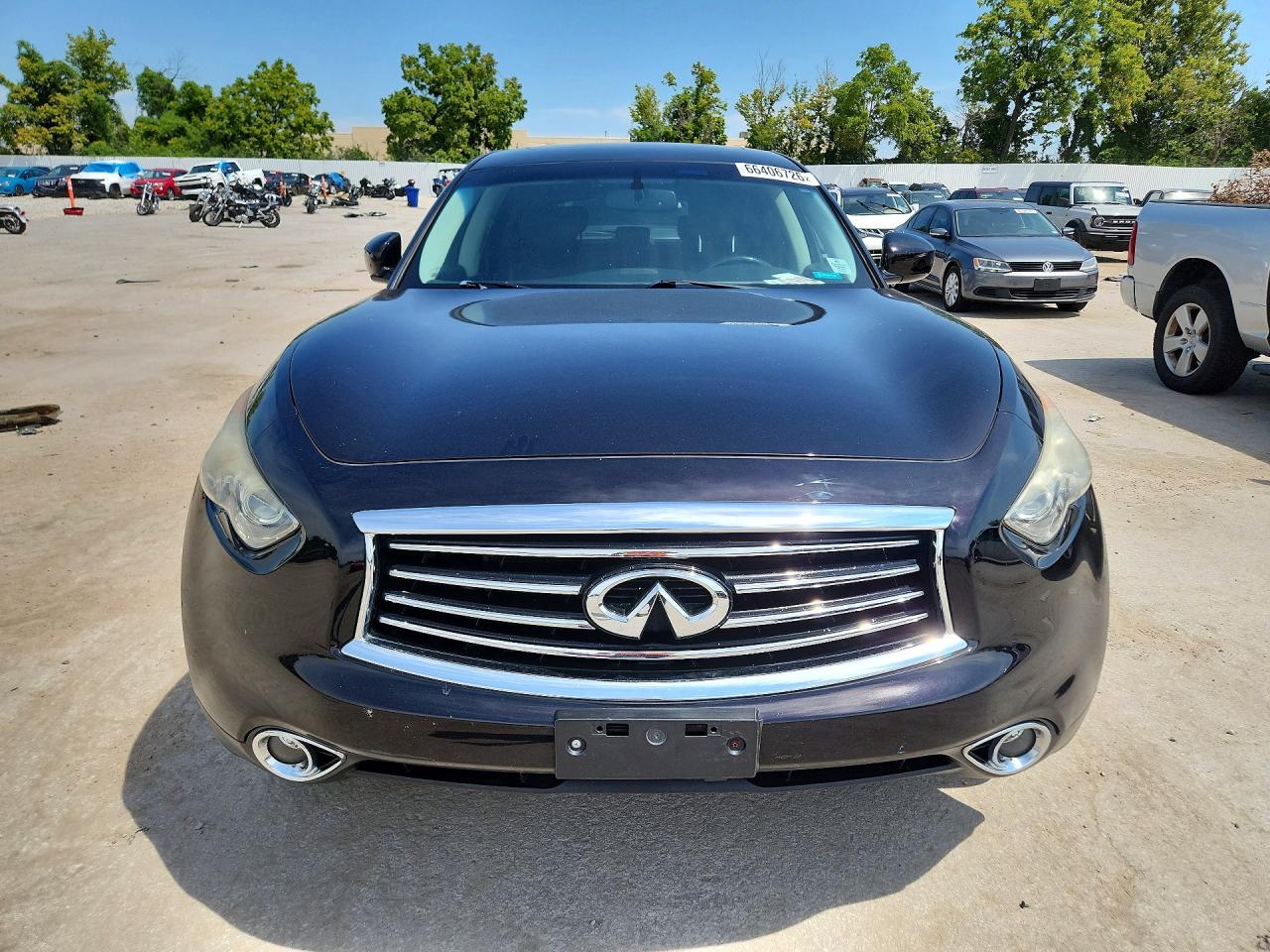 JN8CS1MW4GM752853 · 2016 INFINITI QX70 · 5/13