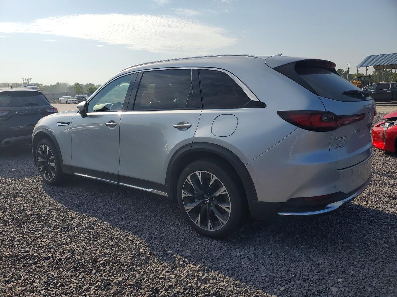 JM3KKDHA3R1105041 · 2024 MAZDA CX-90 · 2/13