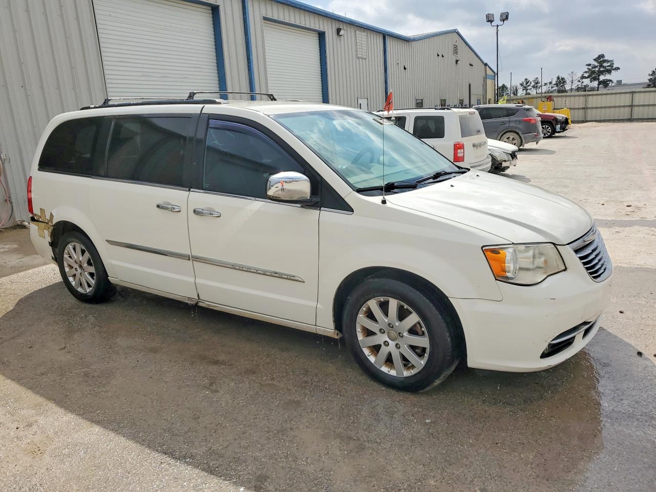 2C4RC1CG5CR327551 · 2012 CHRYSLER TOWN & COUNTRY