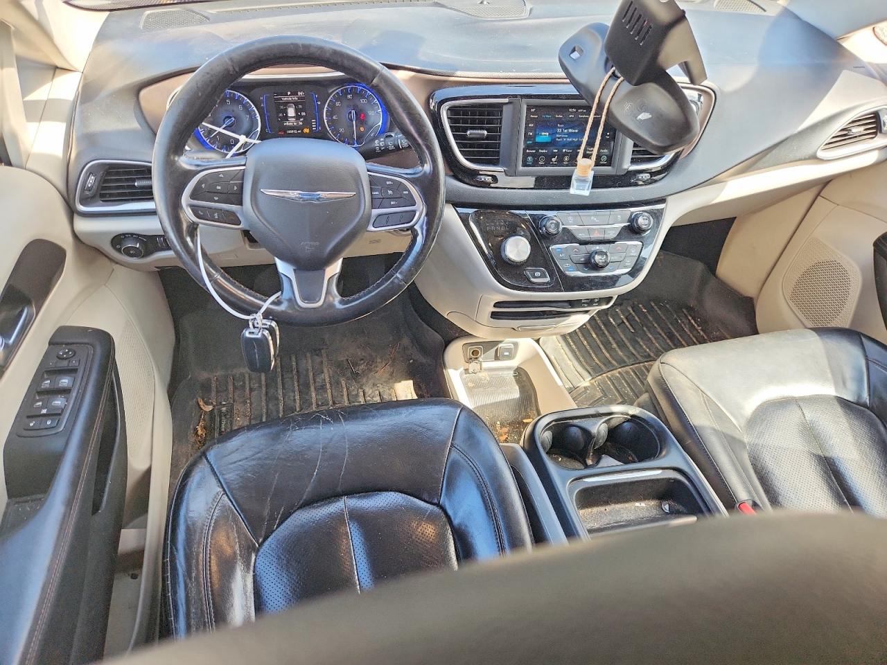 2C4RC1BG5KR651731 · 2019 CHRYSLER PACIFICA · 8/13