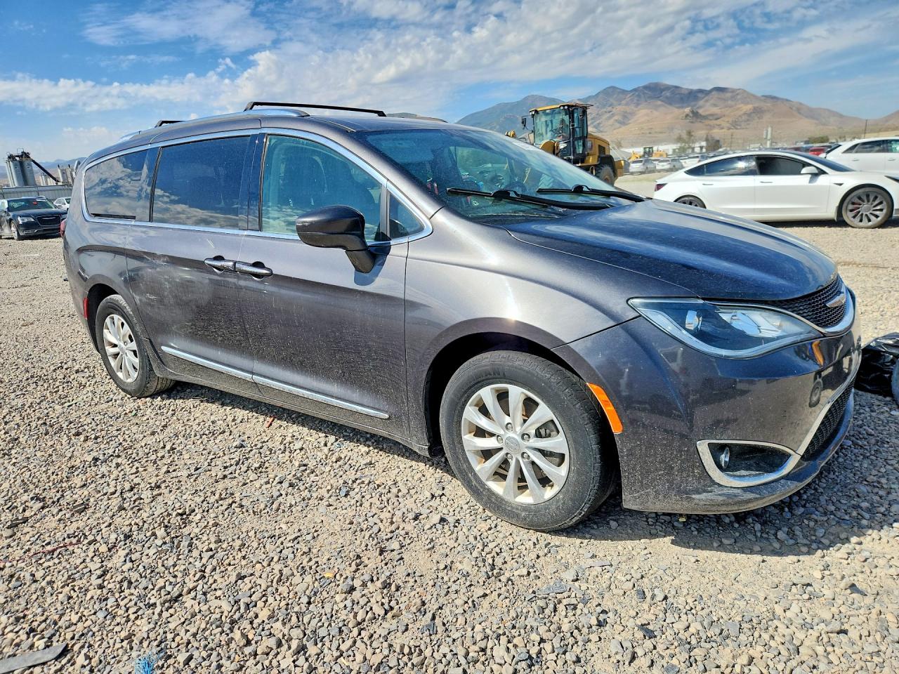 2C4RC1BG5KR651731 · 2019 CHRYSLER PACIFICA · 4/13