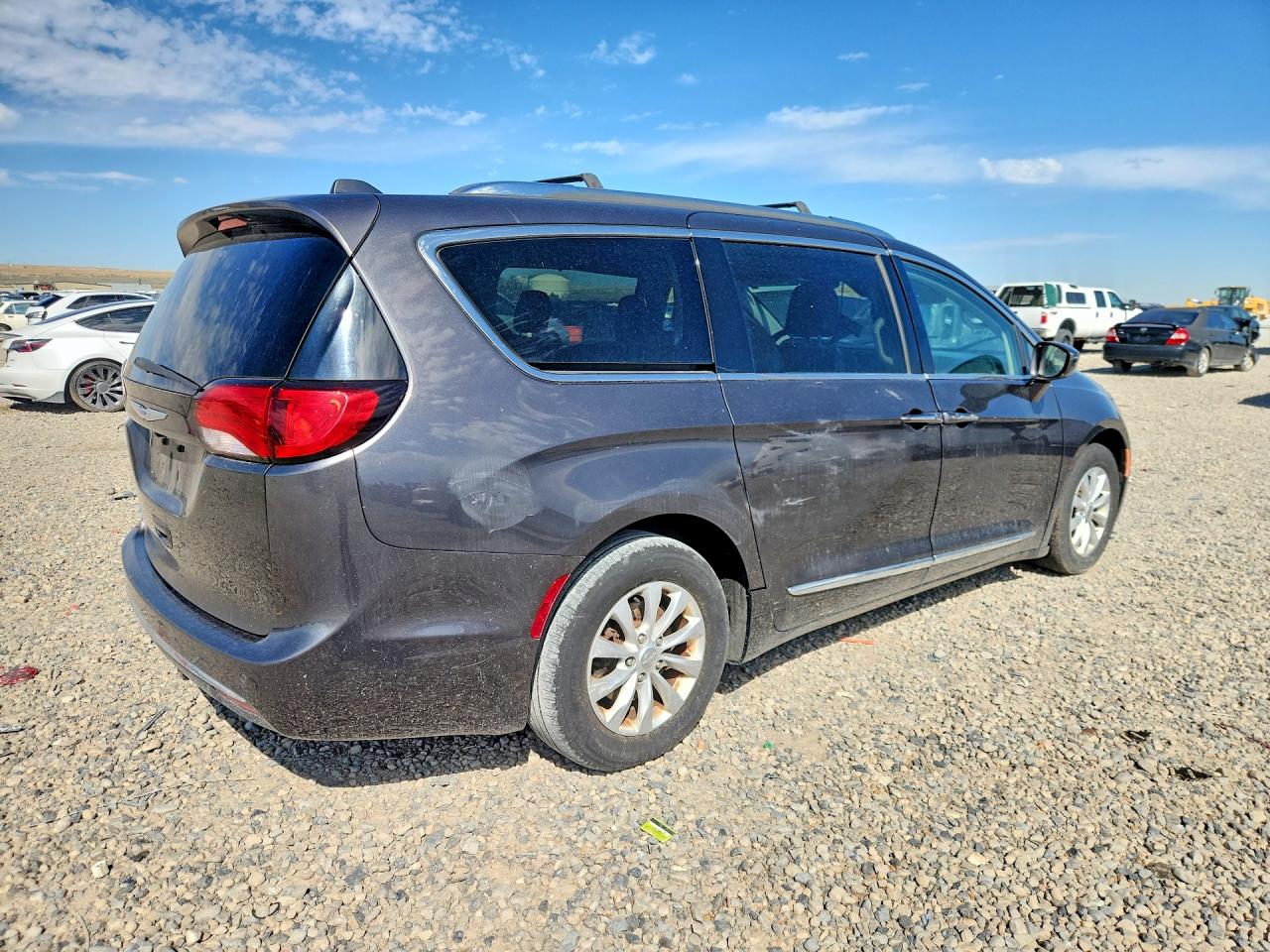 2C4RC1BG5KR651731 · 2019 CHRYSLER PACIFICA · 3/13
