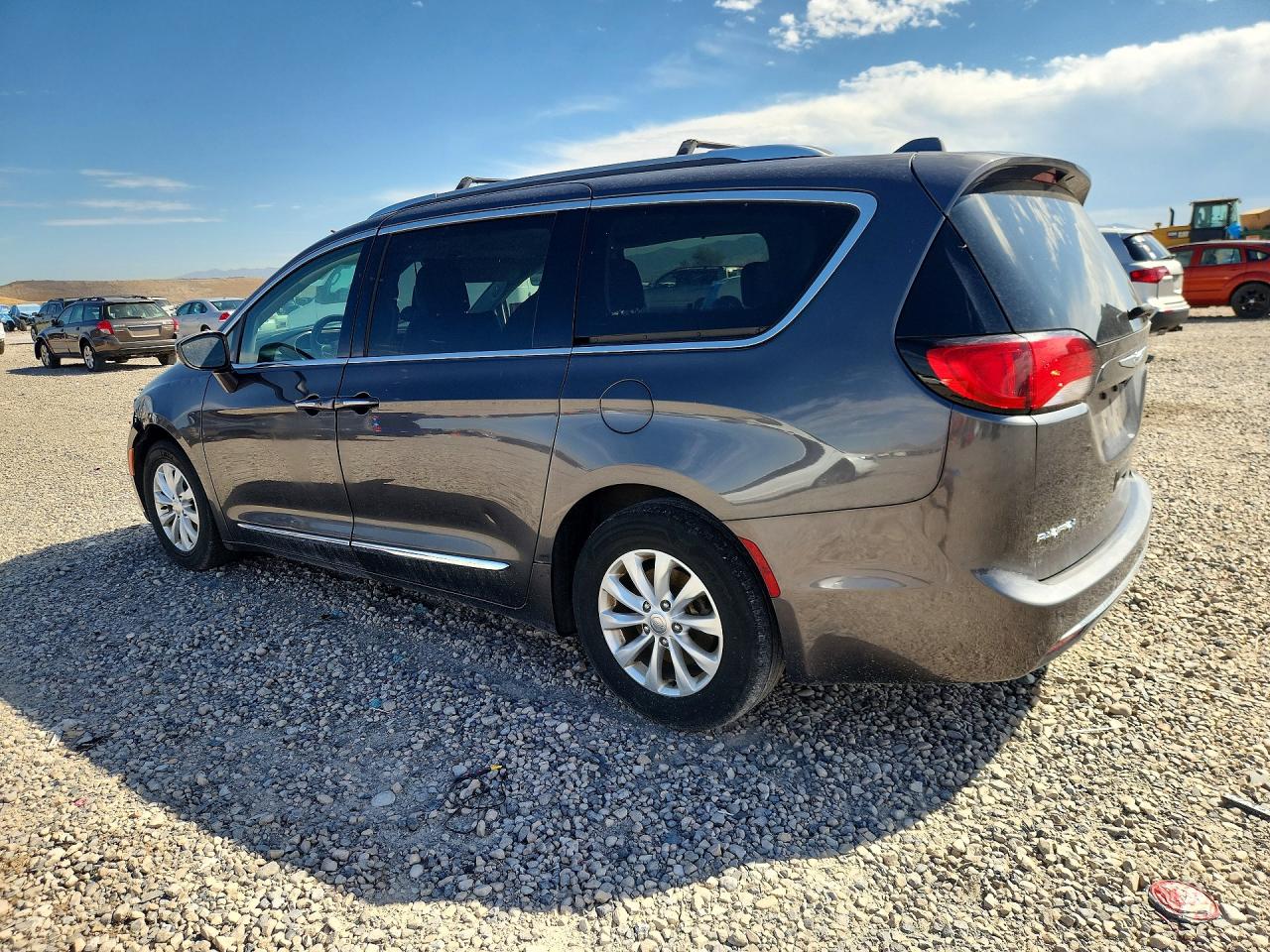 2C4RC1BG5KR651731 · 2019 CHRYSLER PACIFICA · 2/13