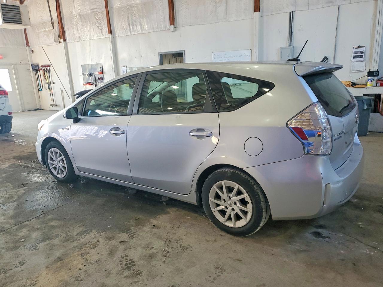JTDZN3EU4C3018459 · 2012 TOYOTA PRIUS V · 2/12