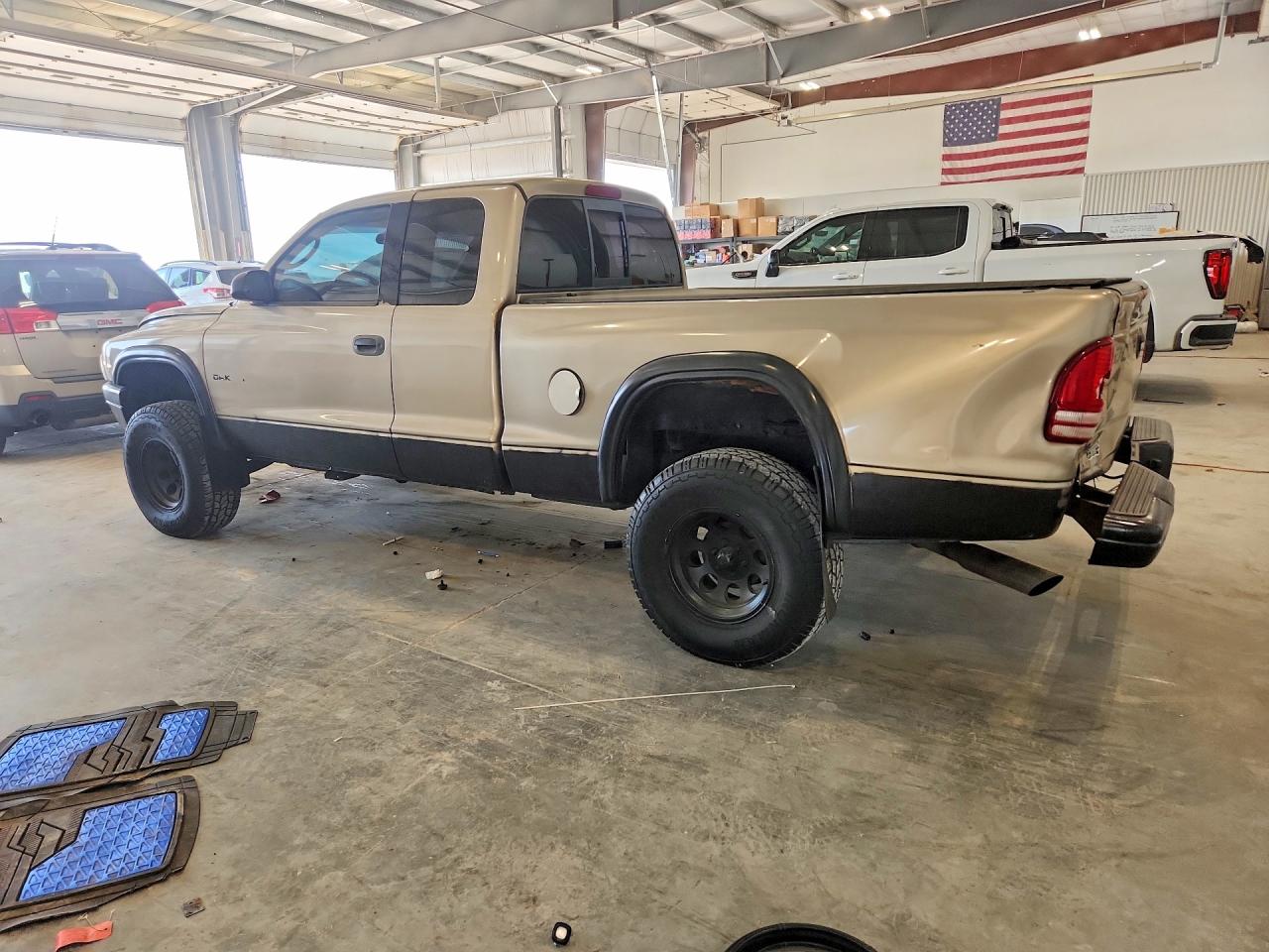 1B7GG12X32S701021 · 2002 DODGE DAKOTA · 2/12