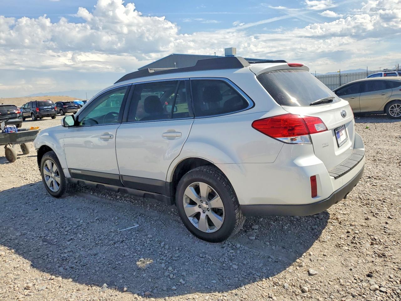 4S4BRBCC2C3242156 · 2012 SUBARU OUTBACK · 2/13