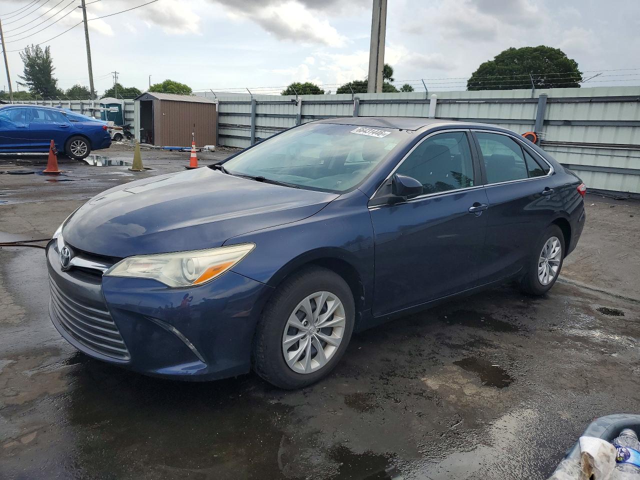 4T4BF1FK2FR509032 · 2015 TOYOTA CAMRY