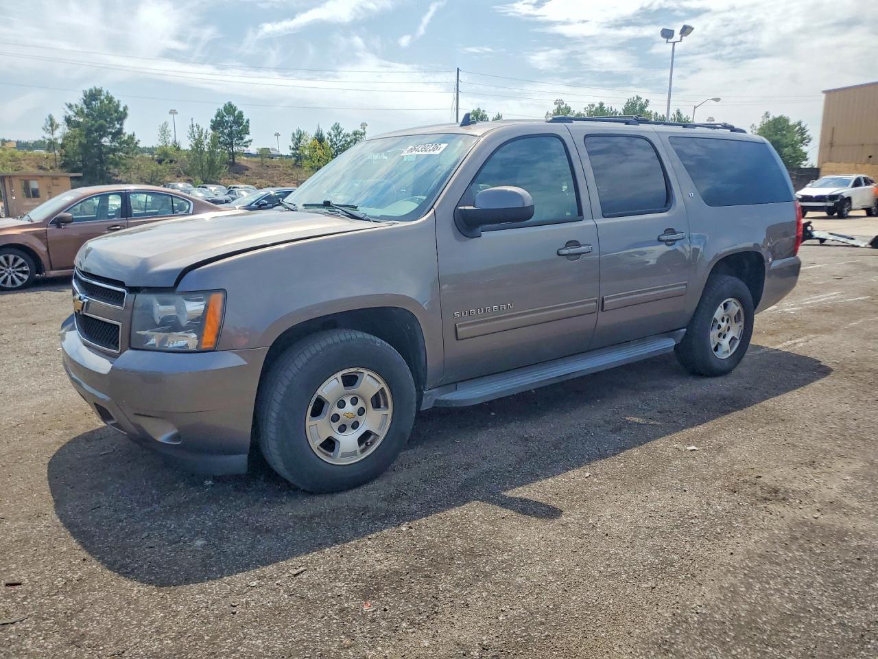1GNSKJE30BR327631 · 2011 CHEVROLET SUBURBAN