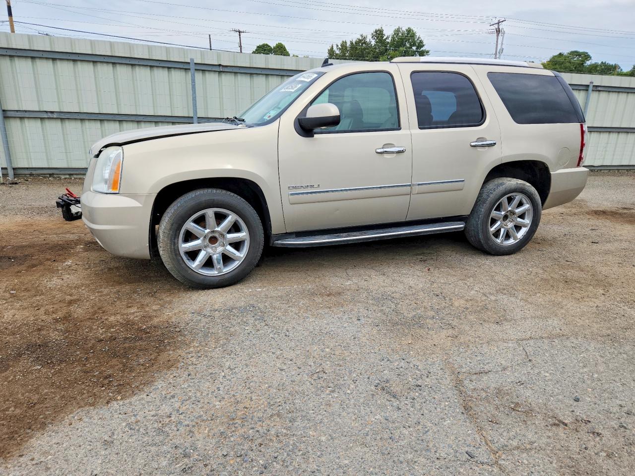 1GKS1EEFXBR220295 · 2011 GMC YUKON