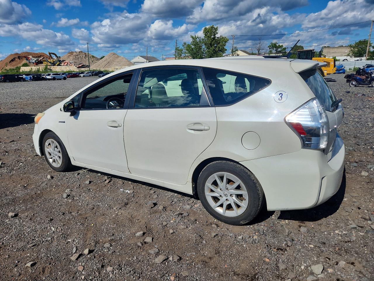 JTDZN3EU6C3069137 · 2012 TOYOTA PRIUS V · 2/12