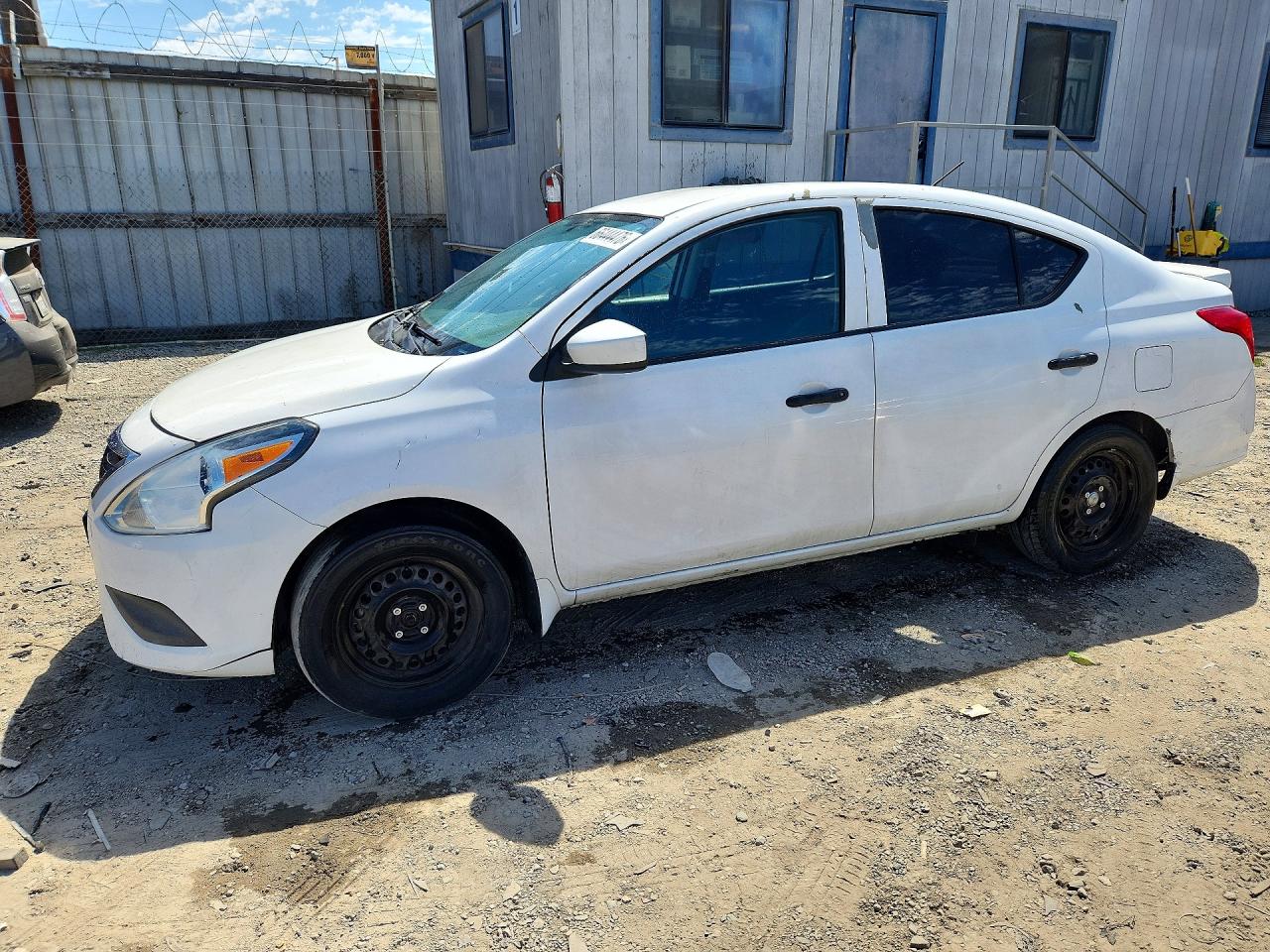 3N1CN7AP4HL845521 · 2017 NISSAN VERSA