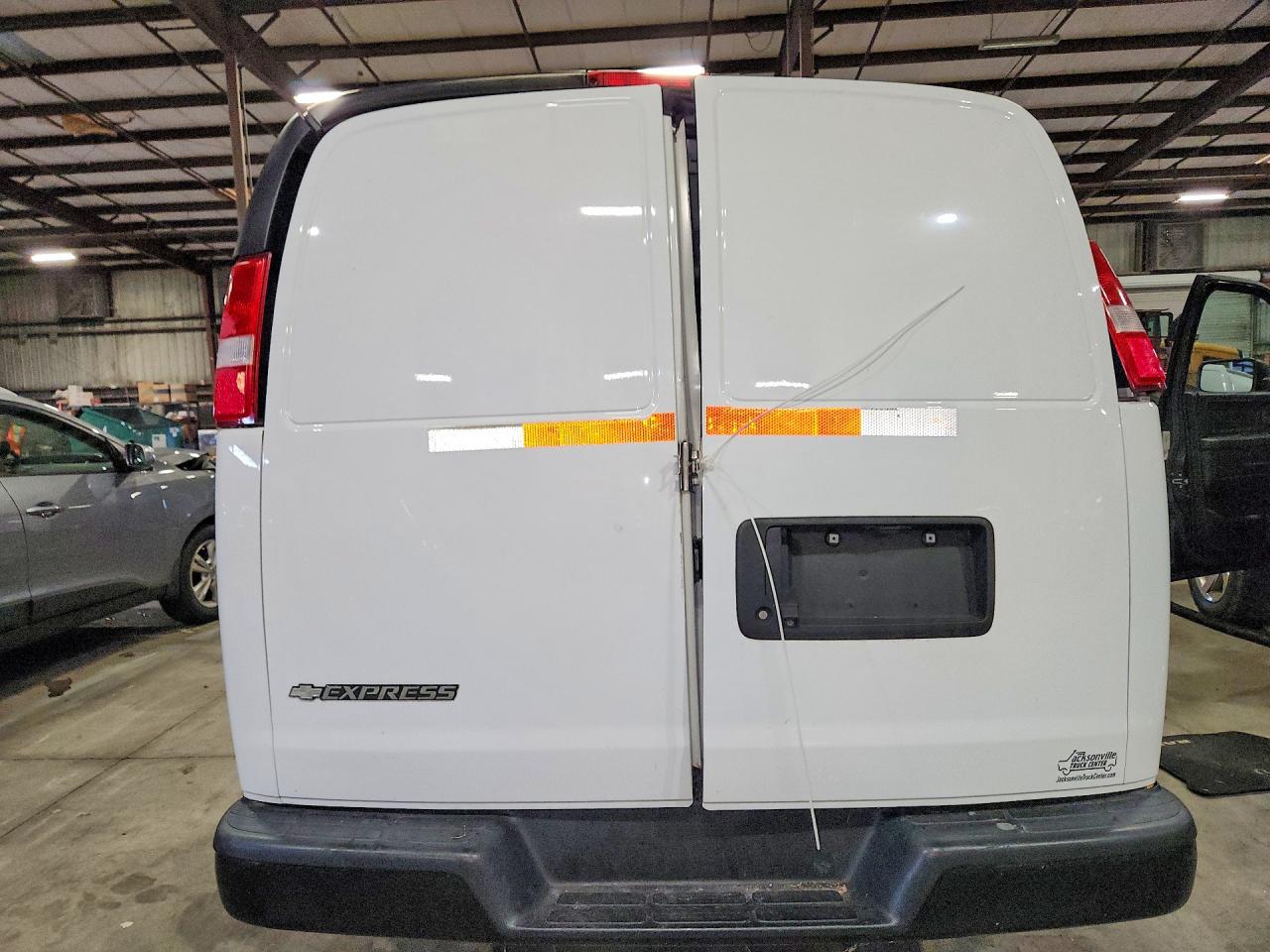 1GCWGAFP1L1265458 · 2020 CHEVROLET EXPRESS G2500 · 6/13