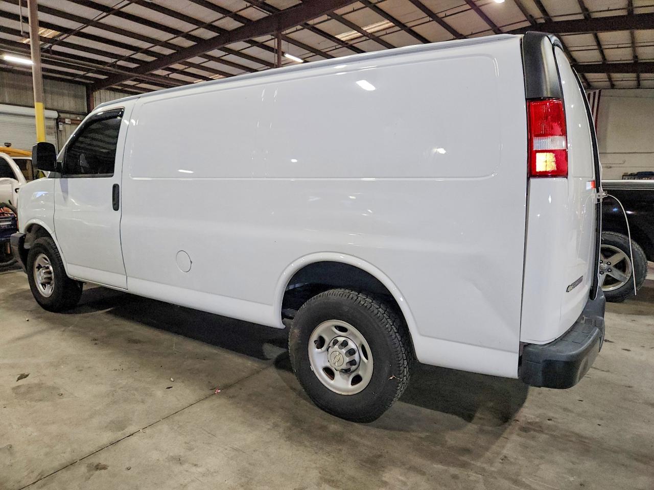 1GCWGAFP1L1265458 · 2020 CHEVROLET EXPRESS G2500 · 2/13