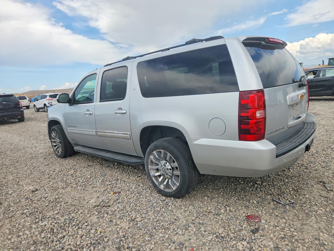 1GNSKJE79CR318463 · 2012 CHEVROLET SUBURBAN · 2/13