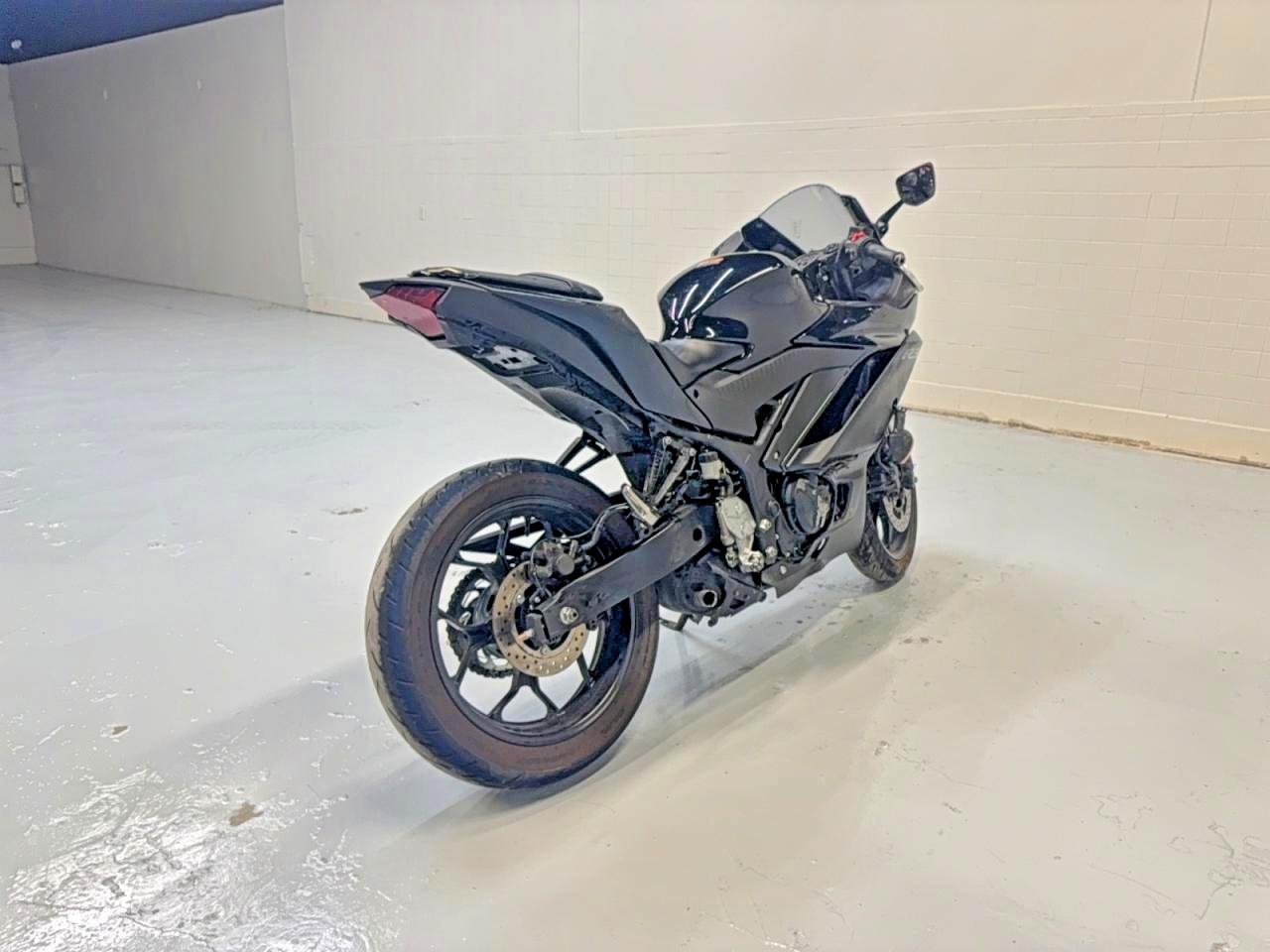 MH3RH18Y3PK011414 · 2023 YAMAHA YZFR3 · 4/10