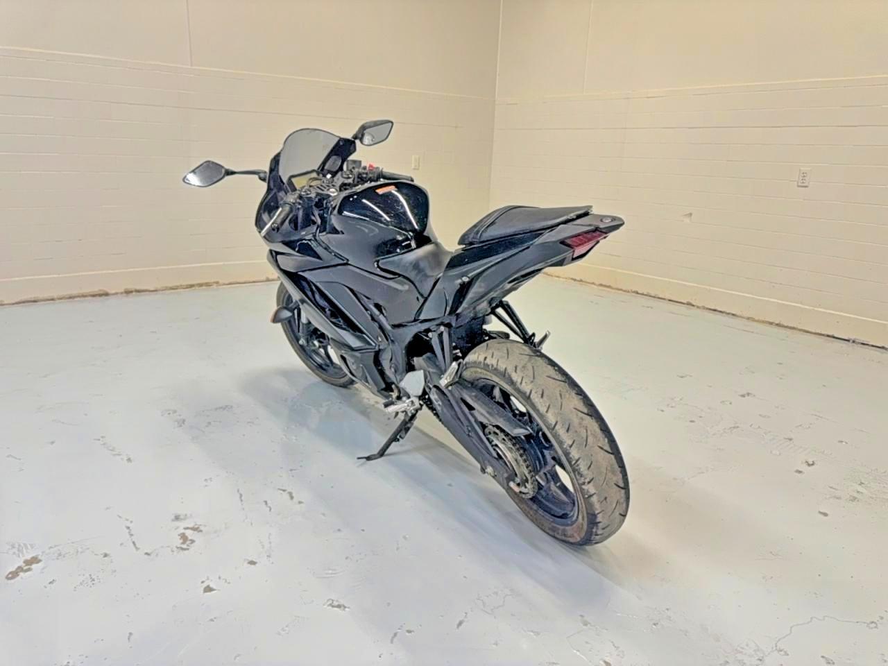 MH3RH18Y3PK011414 · 2023 YAMAHA YZFR3 · 3/10