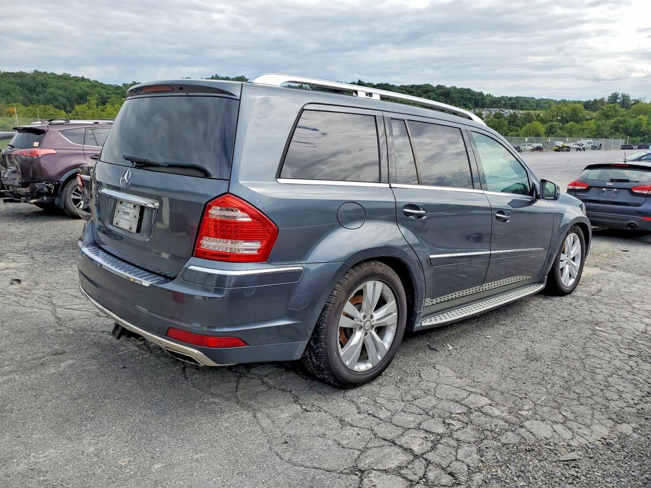 4JGBF7BE5BA636818 · 2011 MERCEDES-BENZ GL · 3/13