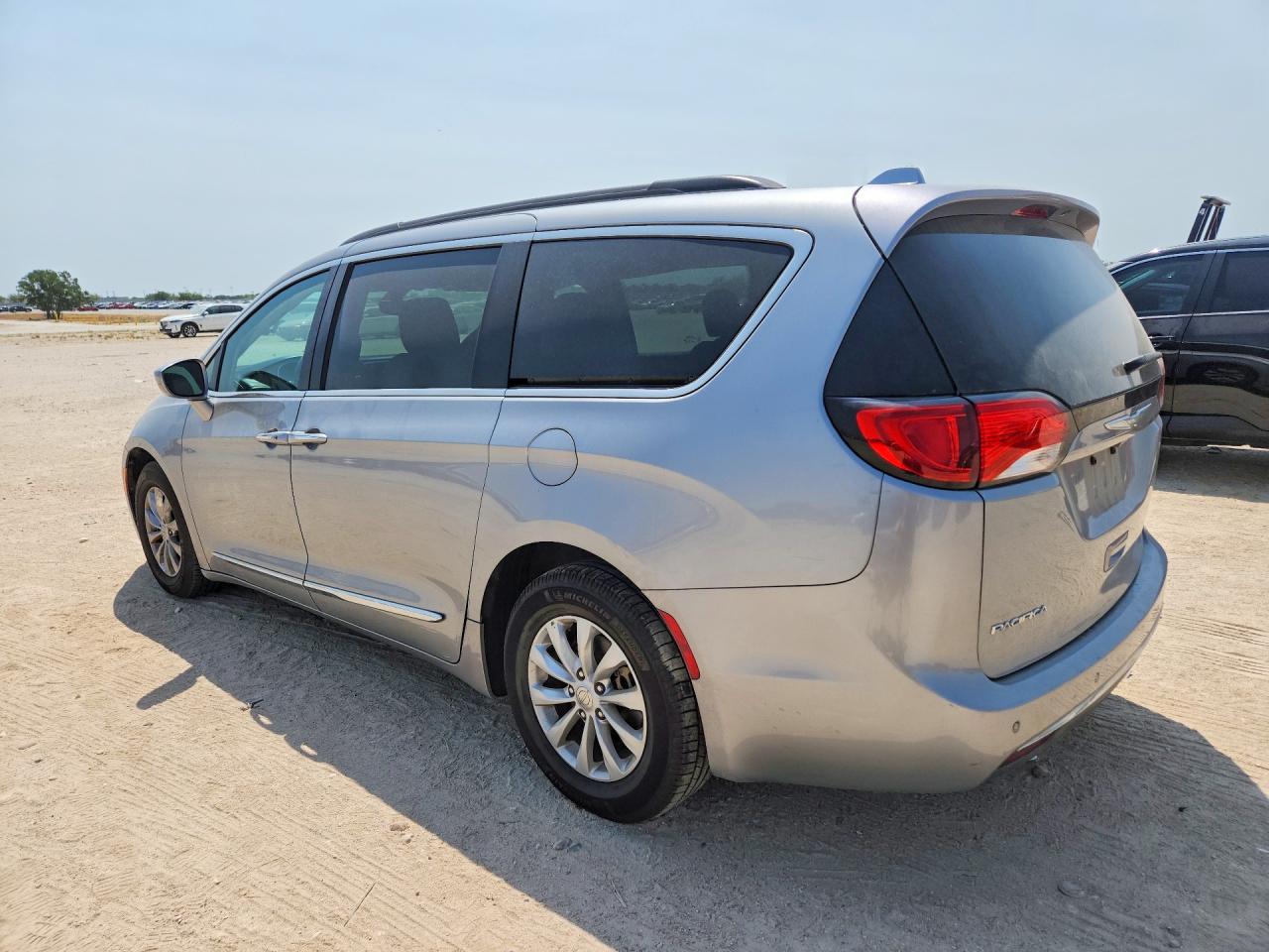2C4RC1BG5HR613313 · 2017 CHRYSLER PACIFICA · 2/12
